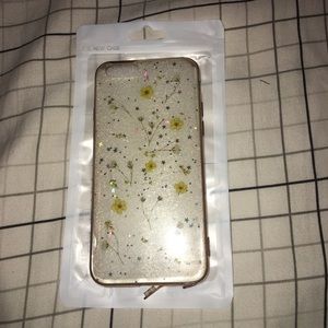 Wildflower Accessories - Fairly new clear iPhone 6/6s case! Wildflower Accessories - Fairly new clear iPhone 6/6s case!